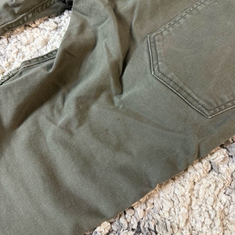 Divided by H&M, Men’s Skinny Fit Distressed Denim Jean Pants in Olive Green - Picture 9 of 9
